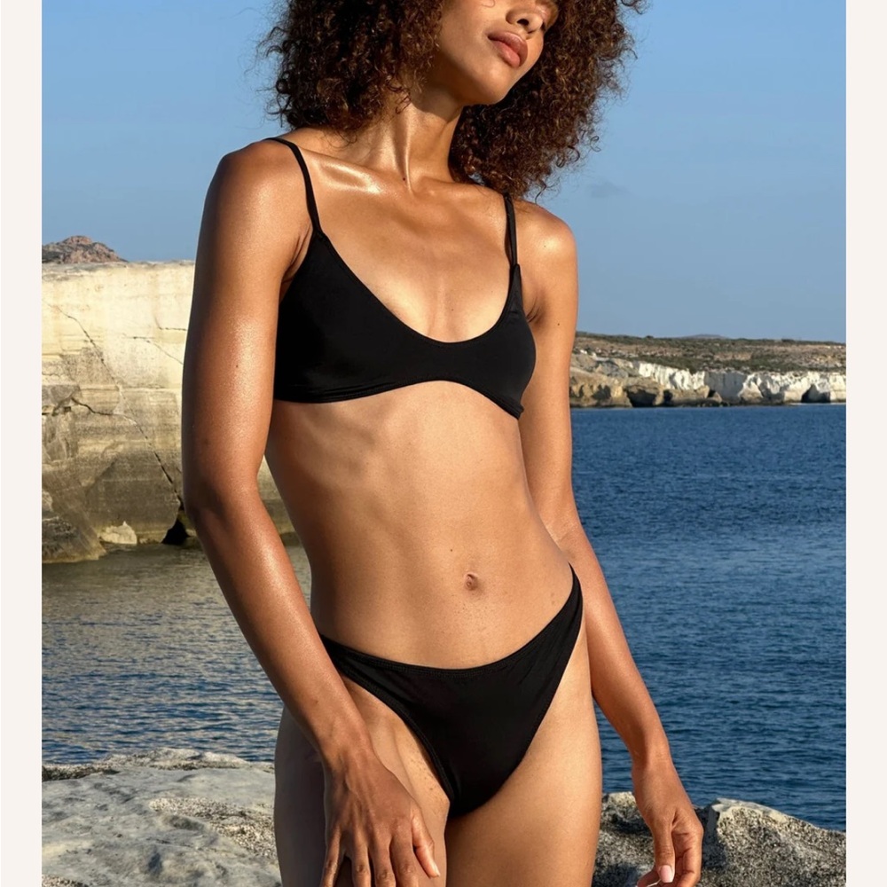 NWT: Gooseberry So Chic Bikini top in M